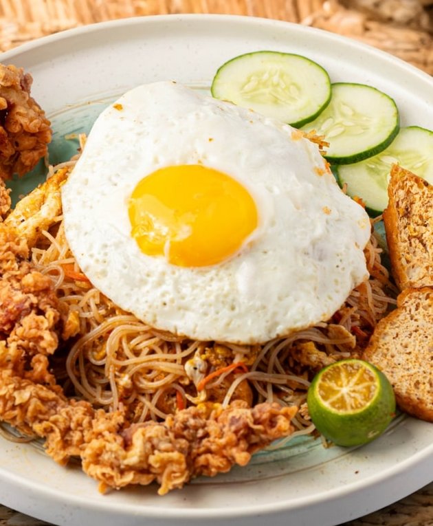 Boneless Chicken Mee Siam