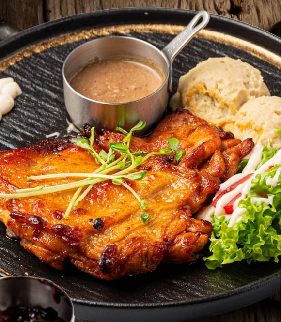 Grilled Chicken Chop (Black Pepper Sauce)