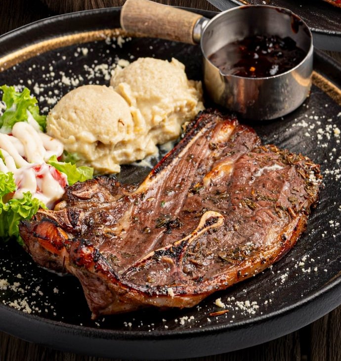 Grilled Lamb Chop (Black Pepper Sauce)